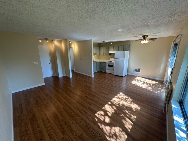 B10 200 SW Florence Ave, Unit B10 in Gresham, OR - Building Photo - Building Photo