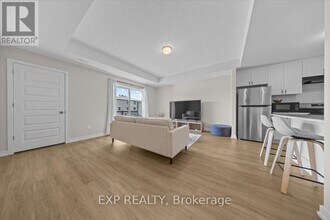 561 Entourage Private in Ottawa, ON - Building Photo - Building Photo