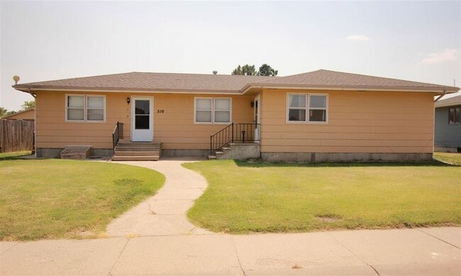 510 W 37th St in Hays, KS - Building Photo - Building Photo