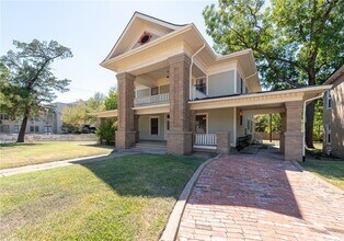 206 S Sims Ave in Bryan, TX - Building Photo - Building Photo