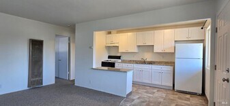 1567 Alamo Dr in Vacaville, CA - Building Photo