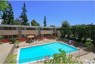 Academy Pointe Apartment Homes in North Hollywood, CA - Foto de edificio - Building Photo