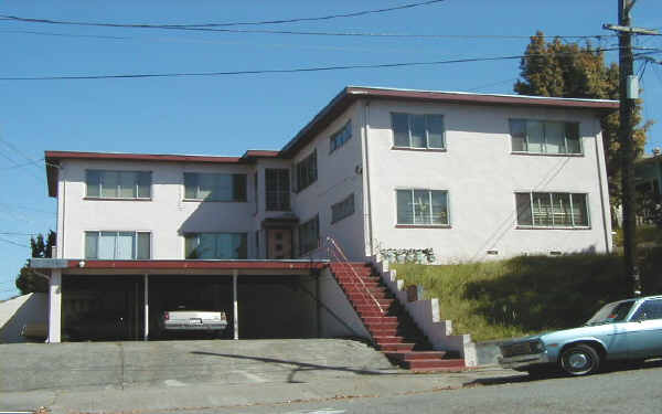 692-698 Spruce St in Oakland, CA - Building Photo - Building Photo