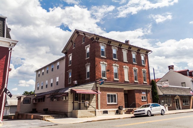 244 W Main St in Kutztown, PA - Building Photo - Building Photo