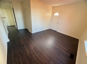 26 Clarence St, Unit 1 in Bridgeport, CT - Foto de edificio - Building Photo