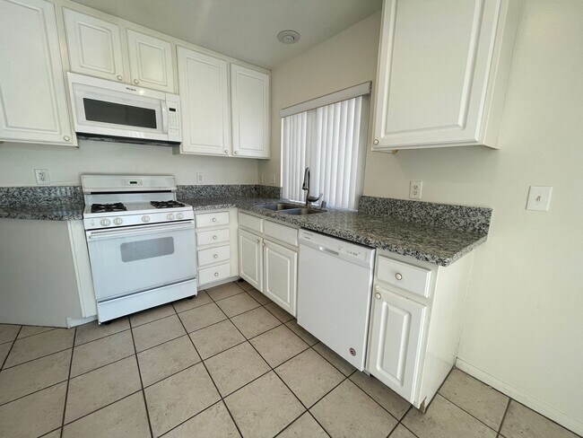 9320 Canalino Dr in Las Vegas, NV - Building Photo - Building Photo