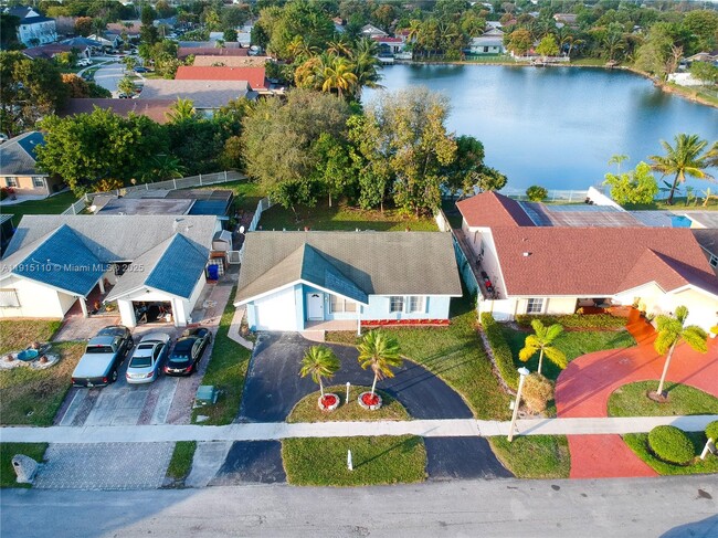 7429 SW 14th Ct in North Lauderdale, FL - Foto de edificio - Building Photo