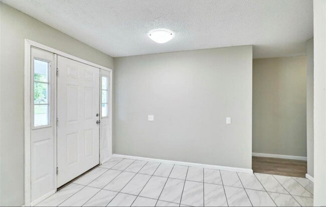 11951 Jerries Ln in Florissant, MO - Foto de edificio - Building Photo