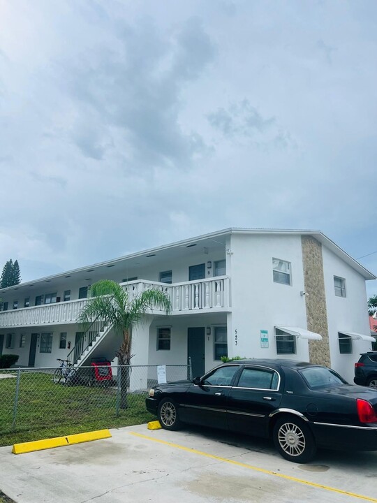 523 S K St in Lake Worth, FL - Foto de edificio