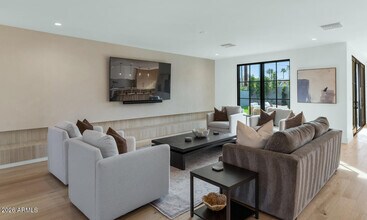 6039 E Calle Camelia in Scottsdale, AZ - Building Photo - Building Photo