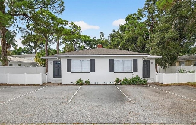 property at 5517 Gulfport Blvd S