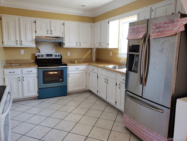 38 Sage St in Central Islip, NY - Building Photo - Building Photo