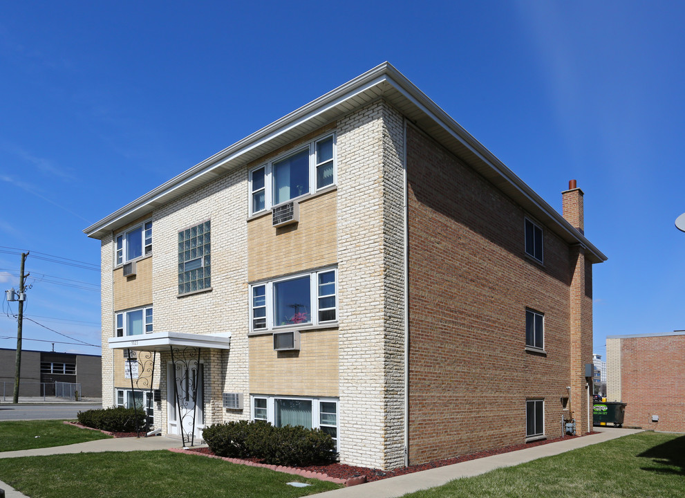 5023 River Rd in Schiller Park, IL - Building Photo