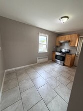209 Tibbetts Rd, Unit 1 in Yonkers, NY - Building Photo - Building Photo