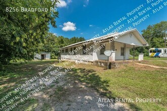 8256 Bradford Rd in Pinson, AL - Foto de edificio - Building Photo