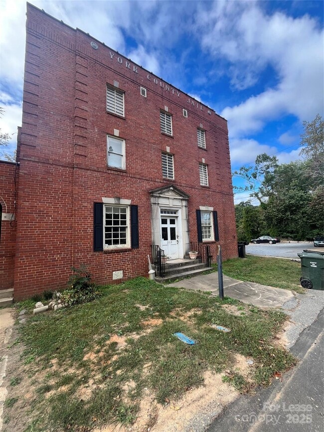 property at 203 W Liberty St