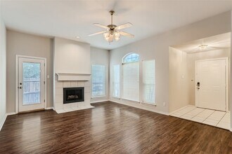 704 Ashbrook Dr, Unit E203 in Desoto, TX - Building Photo - Building Photo