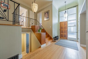 2280 McMullen Ave in Vancouver, BC - Building Photo