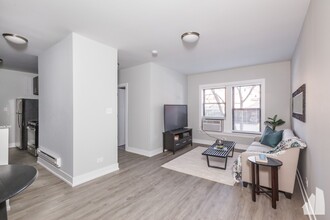 711 W Brompton Ave, Unit # 047 in Chicago, IL - Foto de edificio - Building Photo