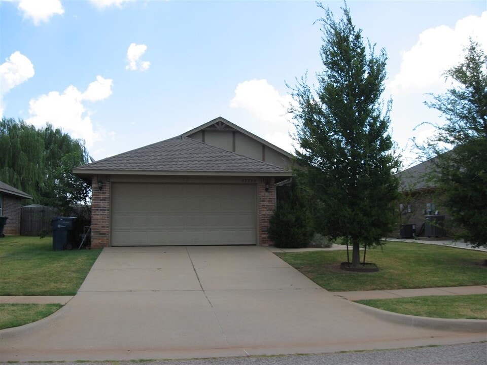 12700 Nittany Dr in Oklahoma City, OK - Building Photo