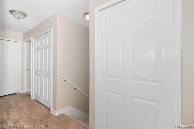 33829 Pondview Cir in Livonia, MI - Building Photo - Building Photo