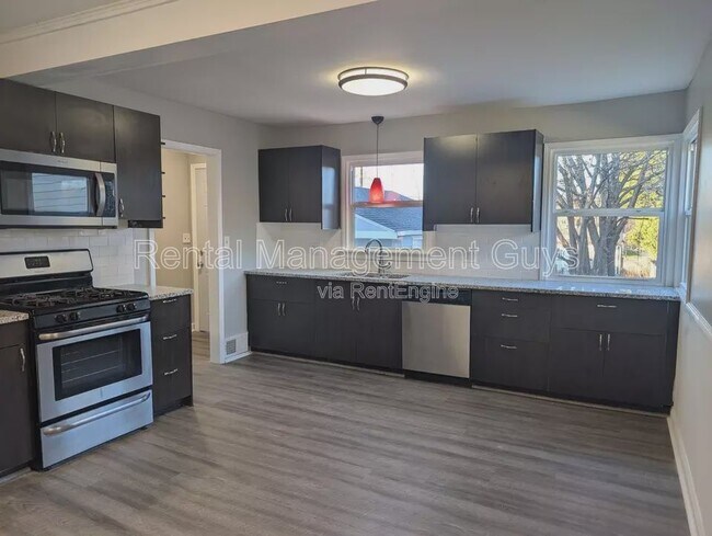 1093 Breen St in St. Paul, MN - Building Photo - Building Photo