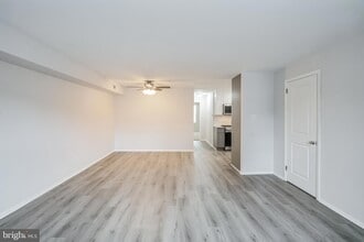 611-15-615 Roxborough Ave, Unit 607A in Philadelphia, PA - Building Photo - Building Photo