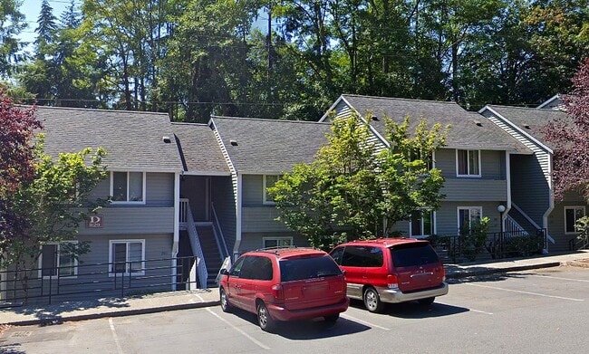 821 High School Rd NE in Bainbridge Island, WA - Building Photo - Building Photo