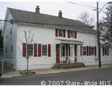 22 Eli St in Cumberland, RI - Foto de edificio