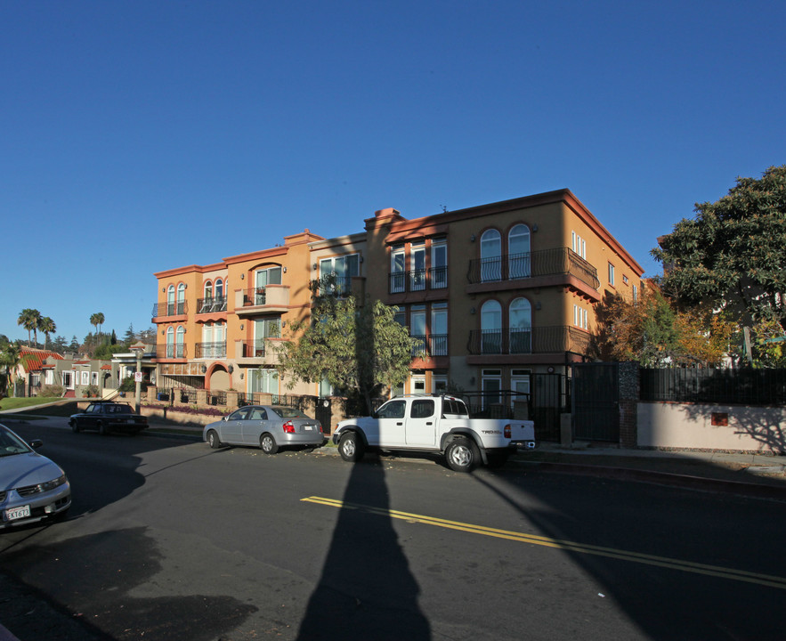 4705 Ambrose Ave in Los Angeles, CA - Building Photo