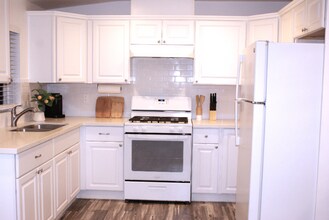 7065 Aura Ave in Los Angeles, CA - Building Photo - Building Photo