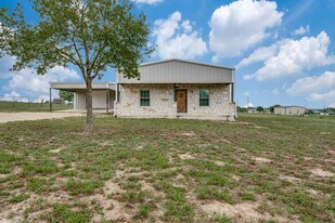 429 Quail Hollow Dr in Adkins, TX - Building Photo