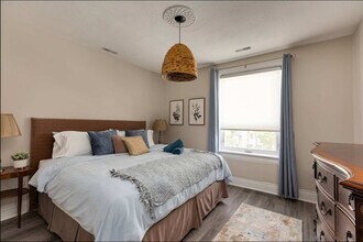 1366 Queen St E in Toronto, ON - Building Photo - Building Photo