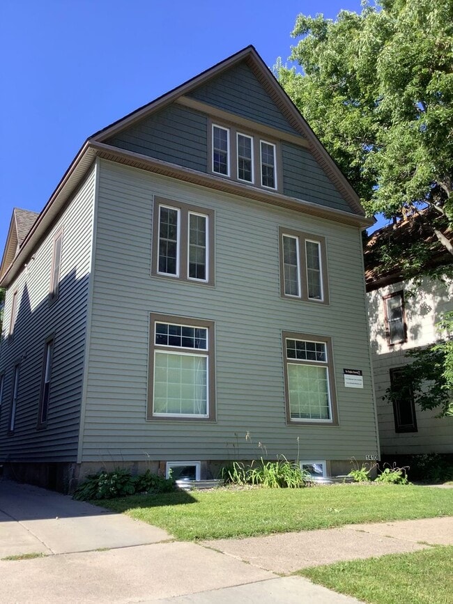 property at 1410 7th St SE