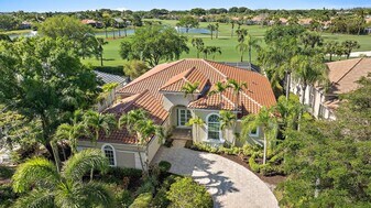 8988 Lakes Blvd in West Palm Beach, FL - Building Photo