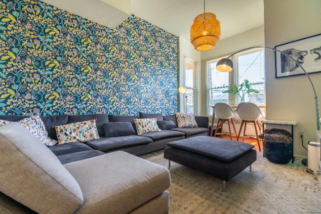 2221 Dwight Way, Unit Dwight 2 in Berkeley, CA - Foto de edificio - Building Photo