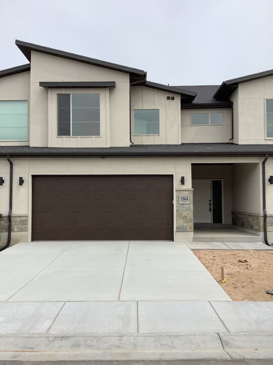 1864 Jaydin Wy in West Haven, UT - Foto de edificio