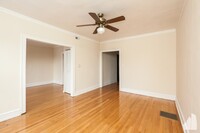 1448 W Byron St, Unit 3904-1 in Chicago, IL - Building Photo - Building Photo