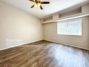 10525 Autumn Pine Ave in Las Vegas, NV - Building Photo - Building Photo