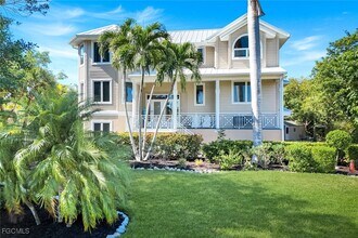 1111 Schooner Pl in Sanibel, FL - Building Photo - Building Photo