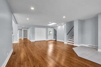440 Huehl Rd in Northbrook, IL - Foto de edificio - Building Photo
