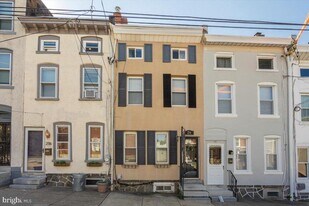 214 Ripka St in Philadelphia, PA - Building Photo