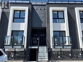 6638 McLeod Rd in Niagara Falls, ON - Building Photo