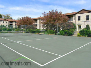 Country Club Apartments in Reading, PA - Foto de edificio - Building Photo