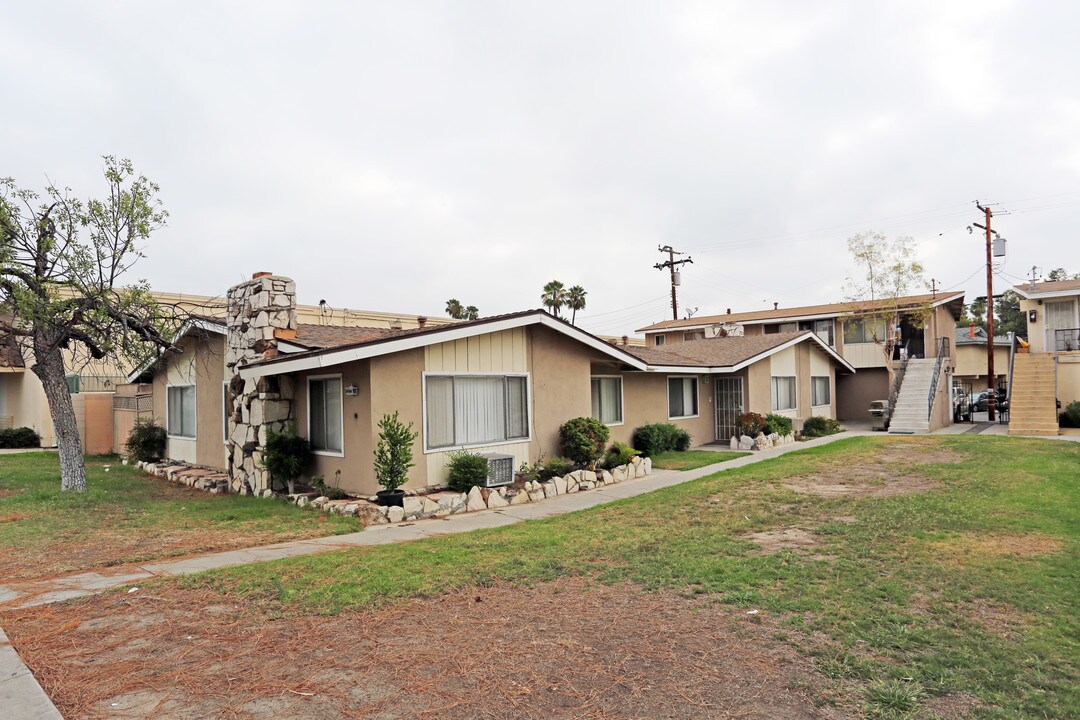 12072 Haster St in Garden Grove, CA - Foto de edificio