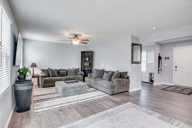 217 Kristen St in Plano, IL - Building Photo - Building Photo