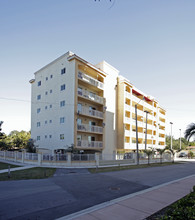 Camaguey Plaza in West Miami, FL - Building Photo - Building Photo