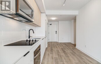 1185 Dupont St in Toronto, ON - Building Photo - Building Photo