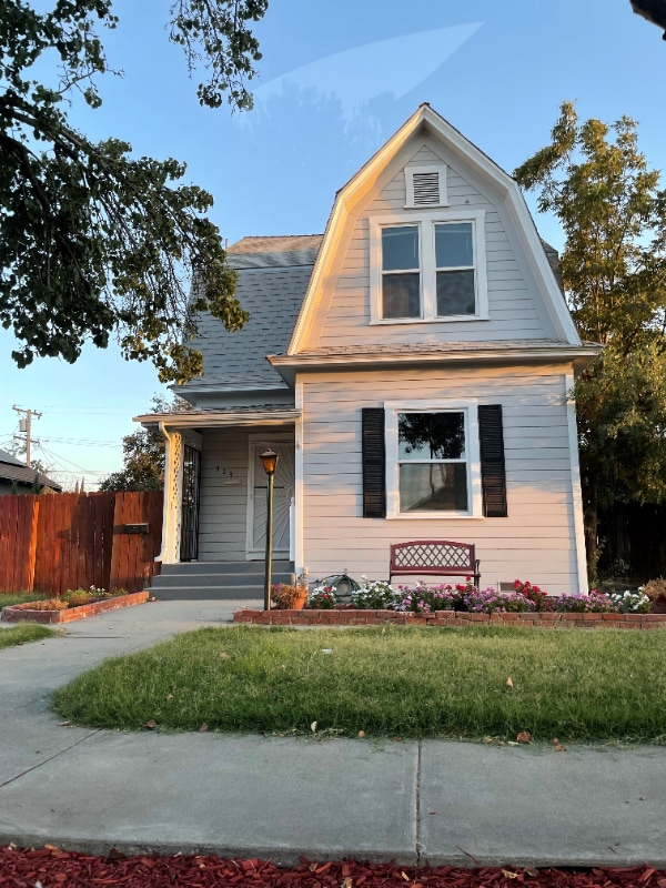 property at 323 W Myrtle St