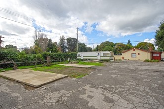 Woodland Creek Mobile Home Park in East Palo Alto, CA - Building Photo - Building Photo